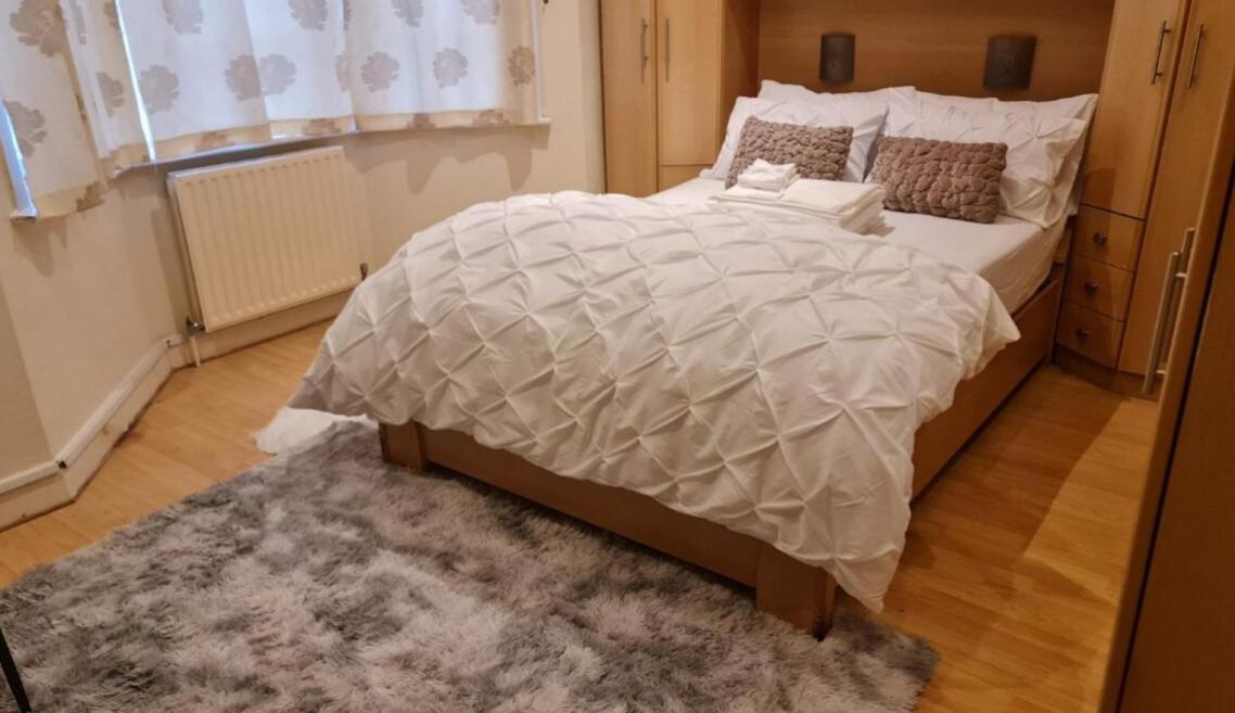Cosy Bedroom Near Airport Alloggio in famiglia *