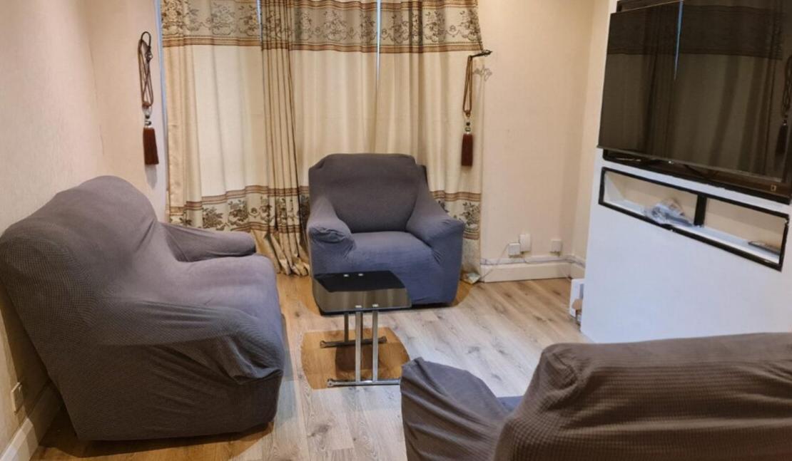 Cosy Bedroom Near Airport Alloggio in famiglia Londra